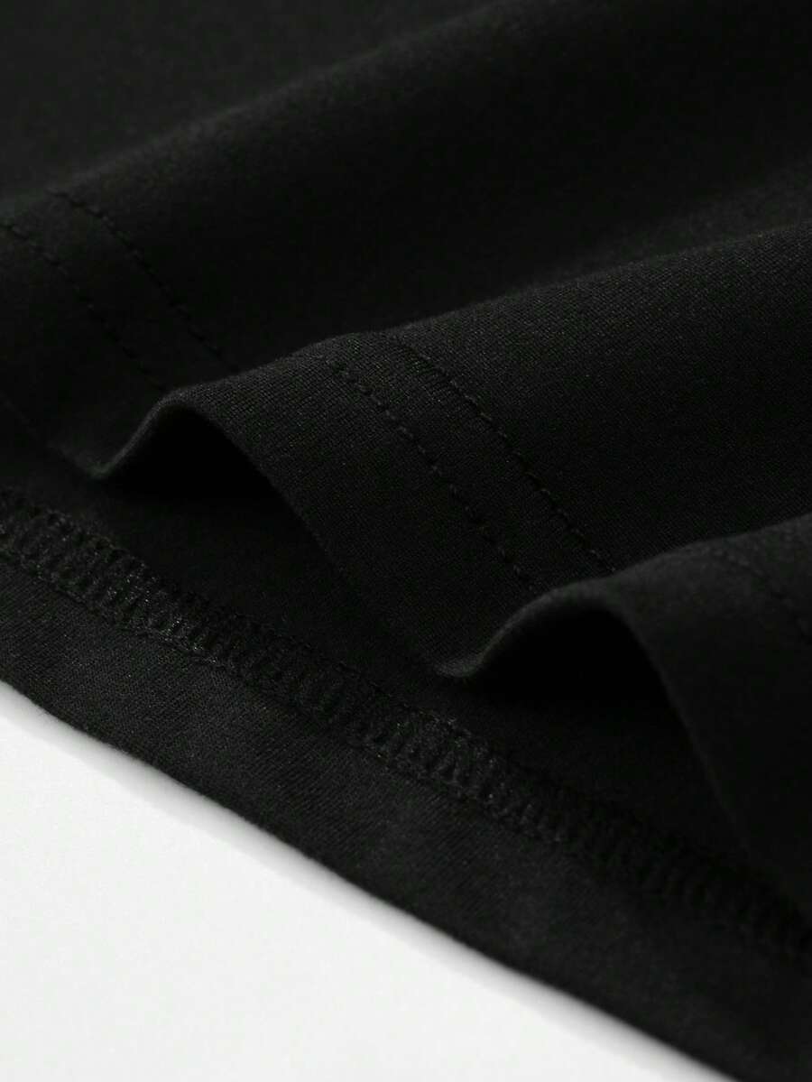 Camiseta Streetwear Masculina na cor Preto — Gola Minimal