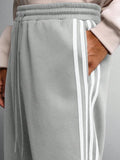 SUMWON Calça de Moletom Relaxada com Ajuste de Barril, Detalhe de Listras Laterais e Cordão na Cintura para Conforto Casual do Dia a Dia, Lisa