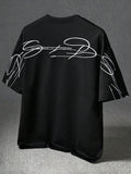STYNVO Camiseta Branca Solta com Estampa de Letra, Ombros Caídos, Casual para Férias e Transporte, Moda de Rua, Verão