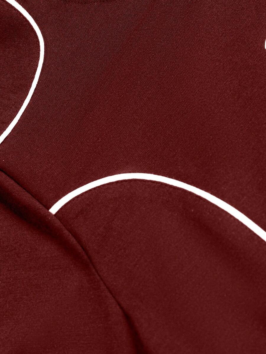 Camiseta Pavtros Folgado Estampa Gráfica Recorte