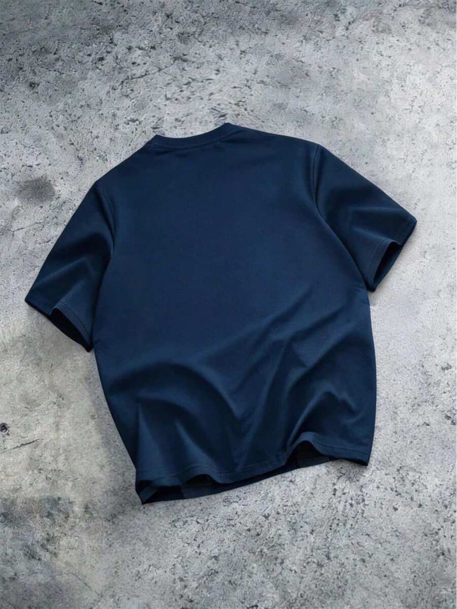 Camiseta Pavtros Folgado Estampa Gráfica Recorte