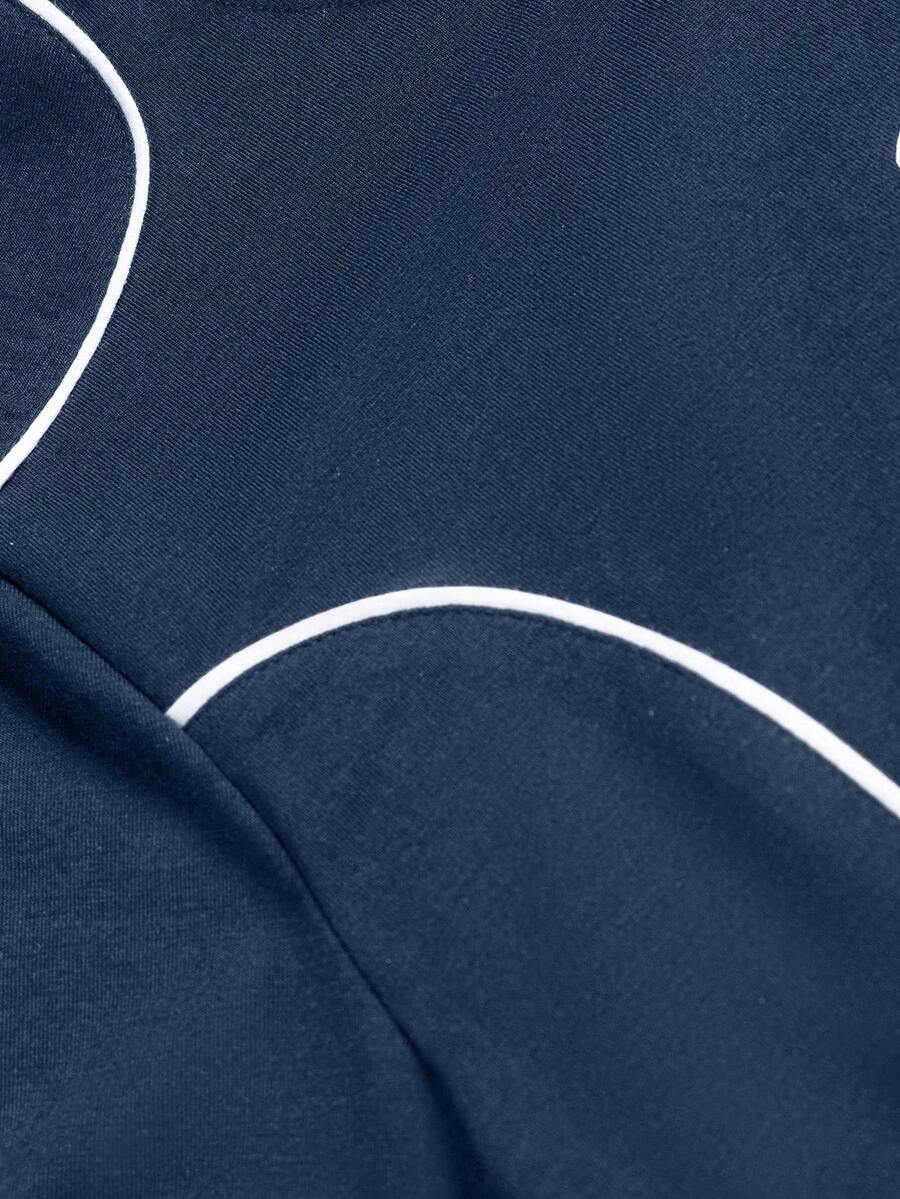 Camiseta Pavtros Folgado Estampa Gráfica Recorte