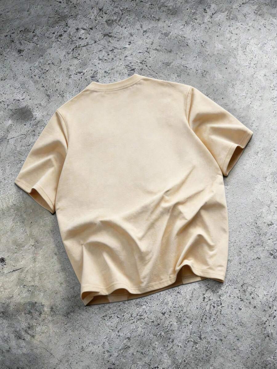 Camiseta Pavtros Folgado Estampa Gráfica Recorte