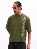 SUMWON Camiseta de Manga Curta Gráfica Oversized Masculina com Design de Impressão em Estilo de Roteiro, Preta, Casual de Algodão, Estilo Streetwear Diário