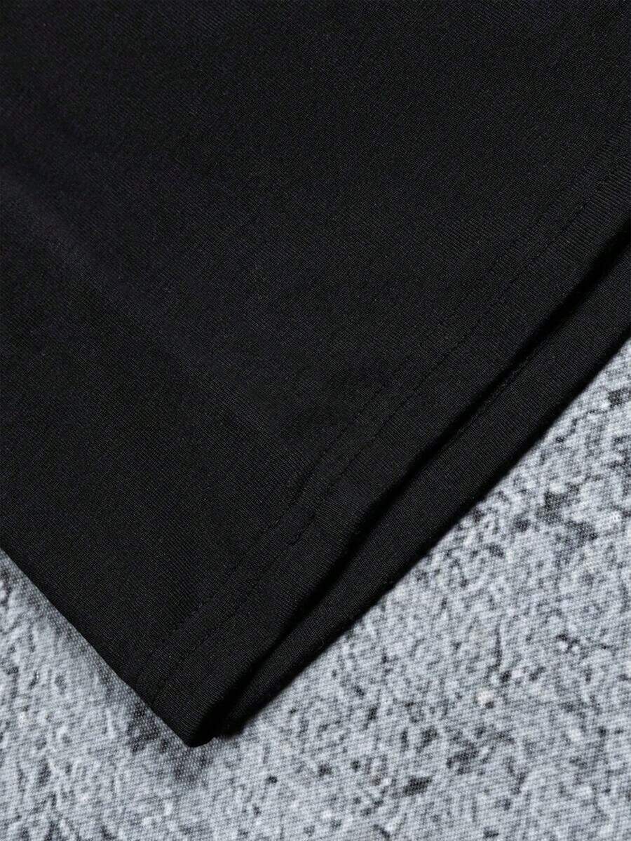 Camiseta Pavtros Folgado Estampa Gráfica Recorte