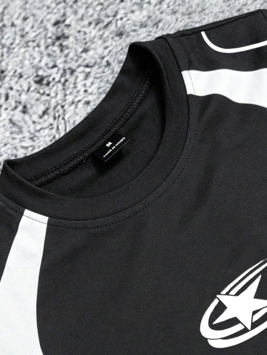 Camiseta Pavtros Folgado Estampa Gráfica Recorte