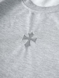STYNVO Camiseta Branca Solta com Estampa de Letra, Ombros Caídos, Casual para Férias e Transporte, Moda de Rua, Verão