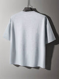 STYNVO Camiseta Branca Solta com Estampa de Letra, Ombros Caídos, Casual para Férias e Transporte, Moda de Rua, Verão