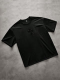 STYNVO Camiseta Branca Solta com Estampa de Letra, Ombros Caídos, Casual para Férias e Transporte, Moda de Rua, Verão