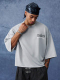 PAVTROS Camiseta Masculina com Estampa de Letras Listradas, Ombros Caídos e Ajuste Solto