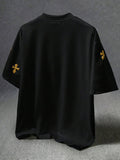 STYNVO Camiseta Branca Solta com Estampa de Letra, Ombros Caídos, Casual para Férias e Transporte, Moda de Rua, Verão
