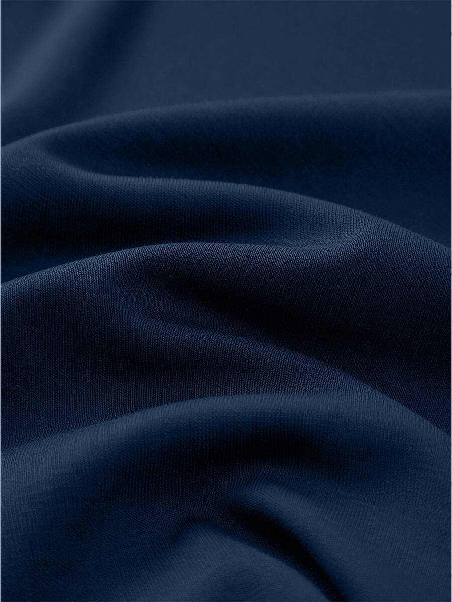 Camiseta Pavtros Folgado Estampa Gráfica Recorte