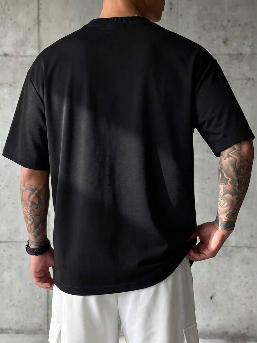 Camiseta Pavtros Folgado Estampa Gráfica Recorte