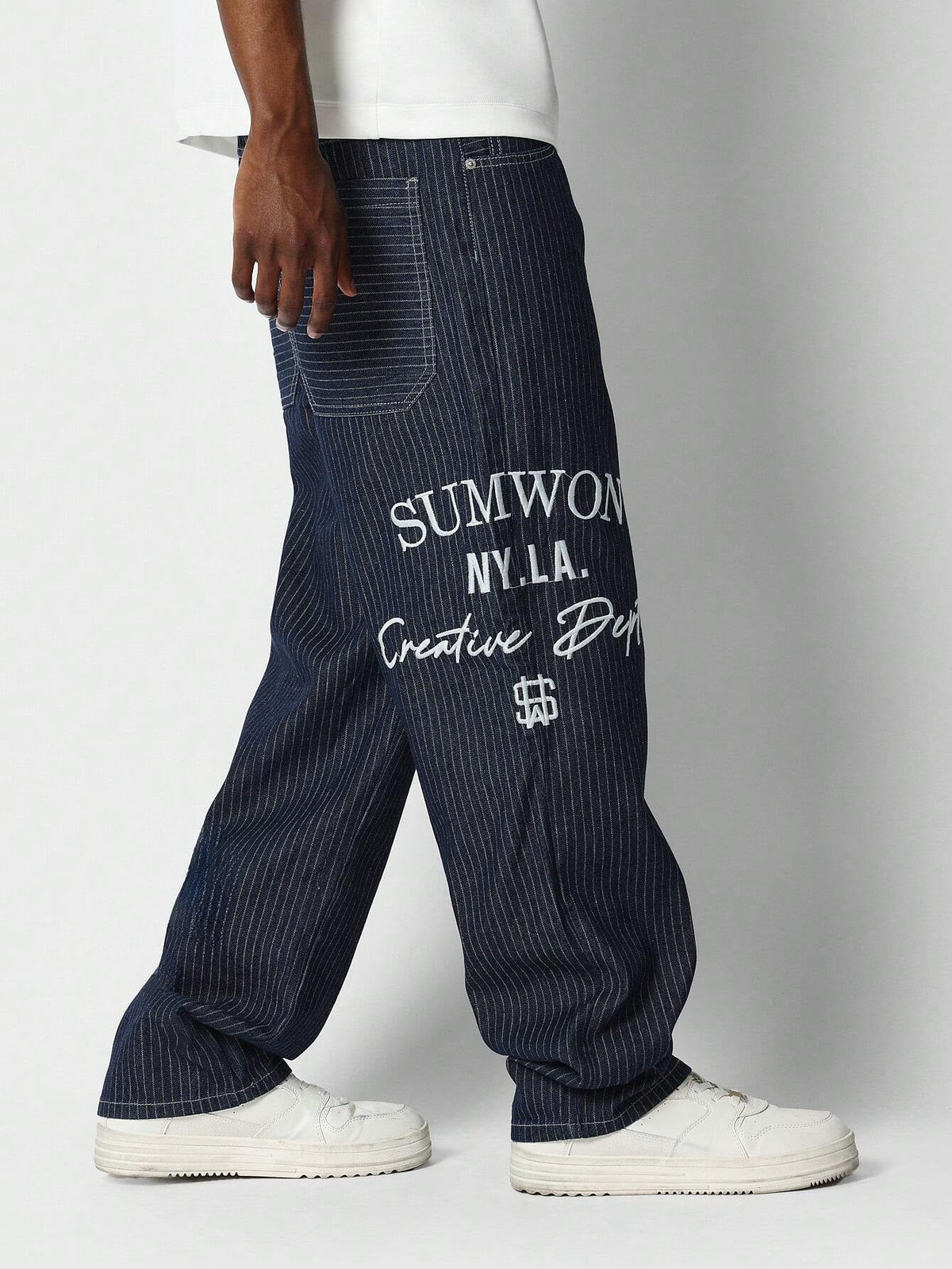 Calça Pavtros Denim reta com bordado