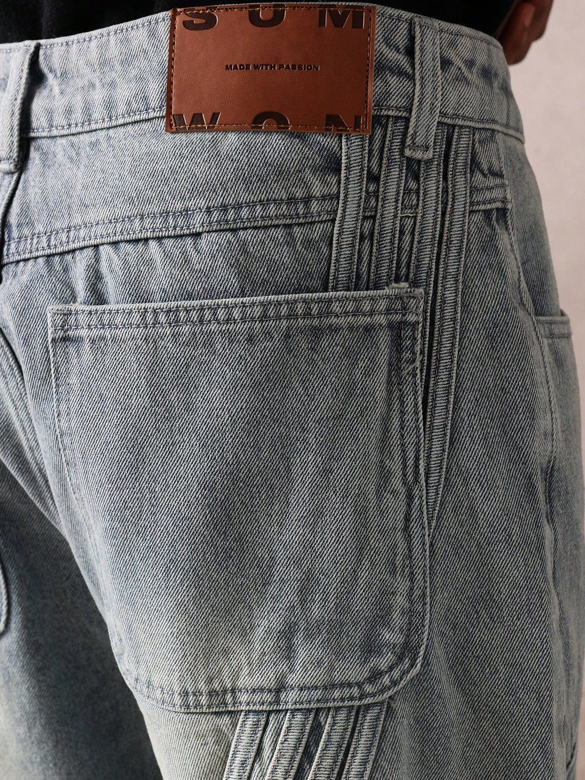 Calça Pavtros Denim com Costura Solta de Estilo Onda