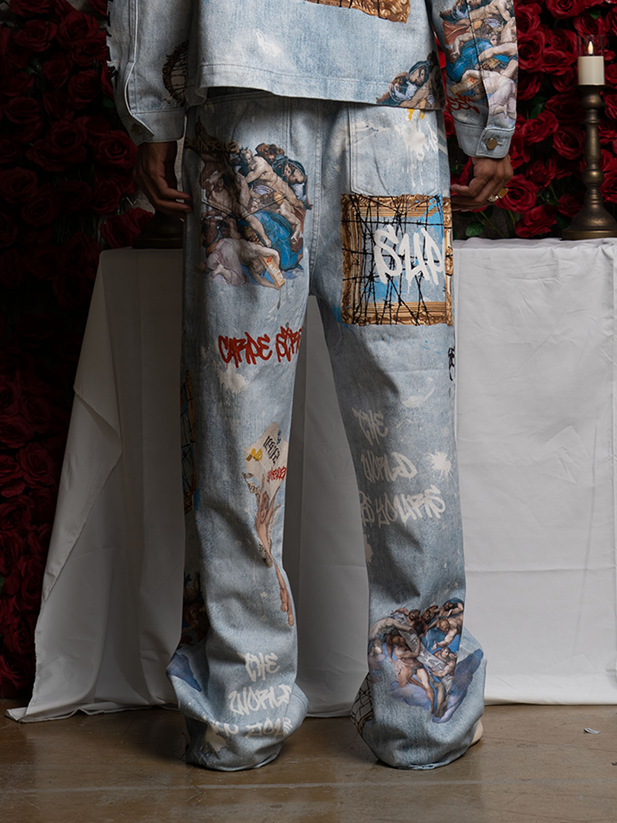 Calça Jeans Pavtros Sacred Renaissance Graffiti Light Wash — Foto 5