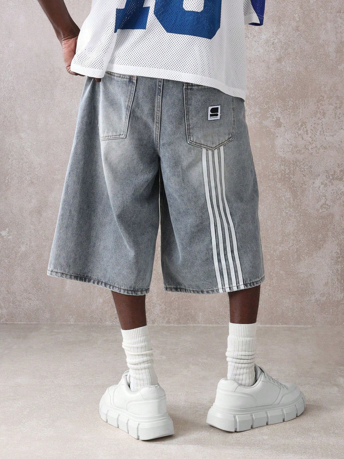 Short Pavtros Denim Oversized Perna Larga - foto 6