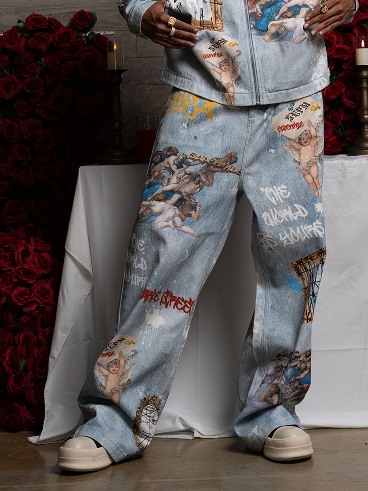 Calça Jeans Pavtros Sacred Renaissance Graffiti Light Wash — Foto 4