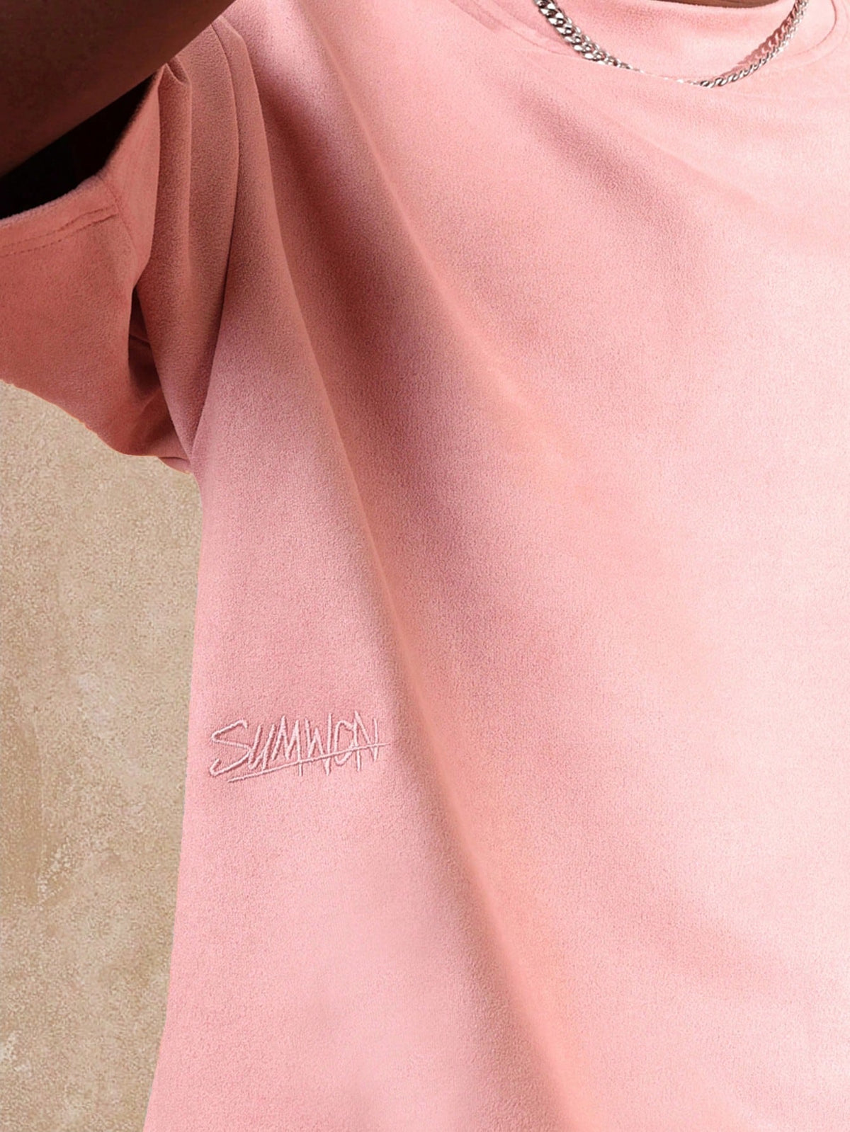 Camiseta Pavtros Boxy Oversized Veludo