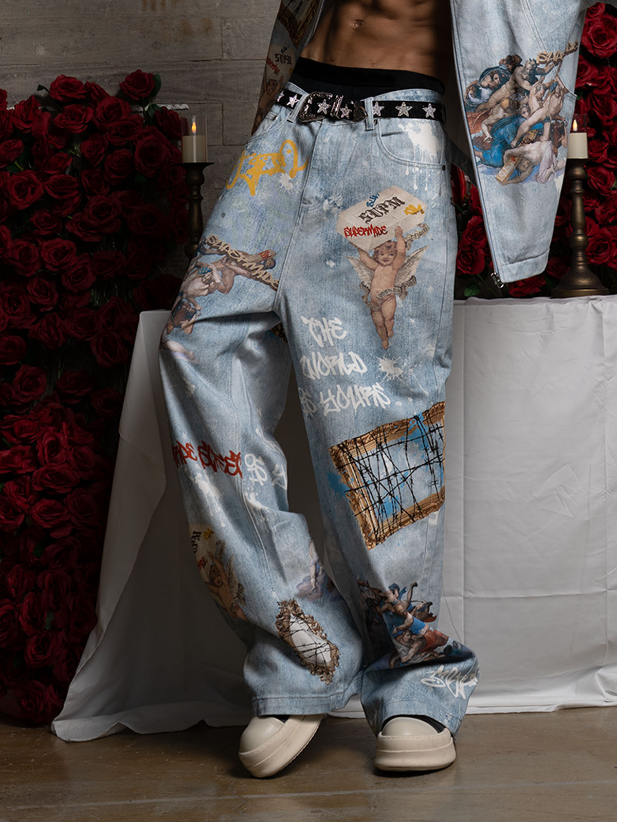 Calça Jeans Pavtros Sacred Renaissance Graffiti Light Wash — Foto 3