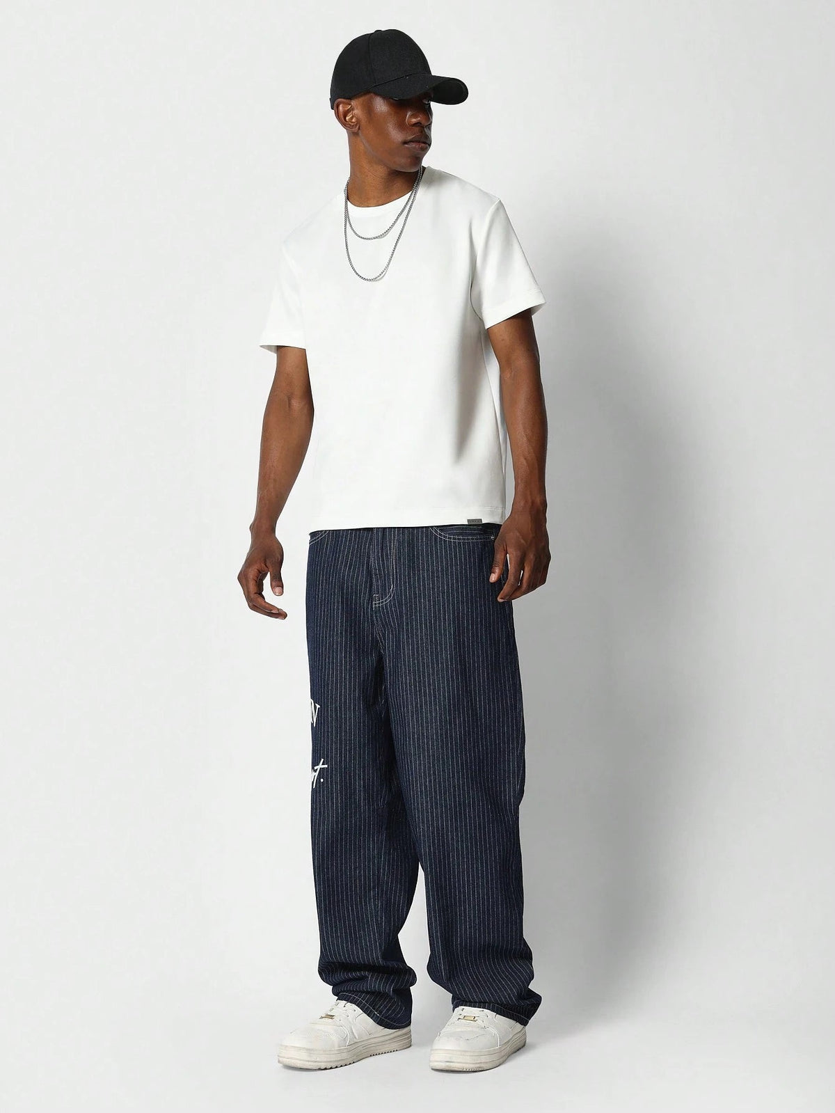 Calça Pavtros Denim reta com bordado
