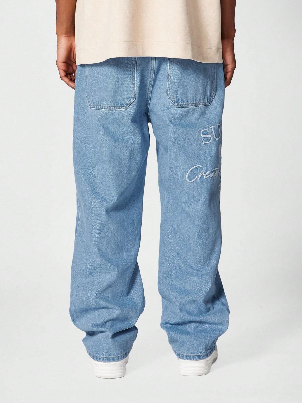 Calça Pavtros Denim reta com bordado